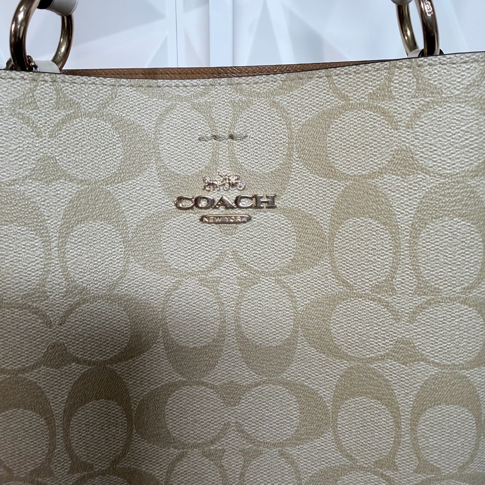 💲Coach Beige and Cream Signature Shoulder Bag - Picture 2 of 10